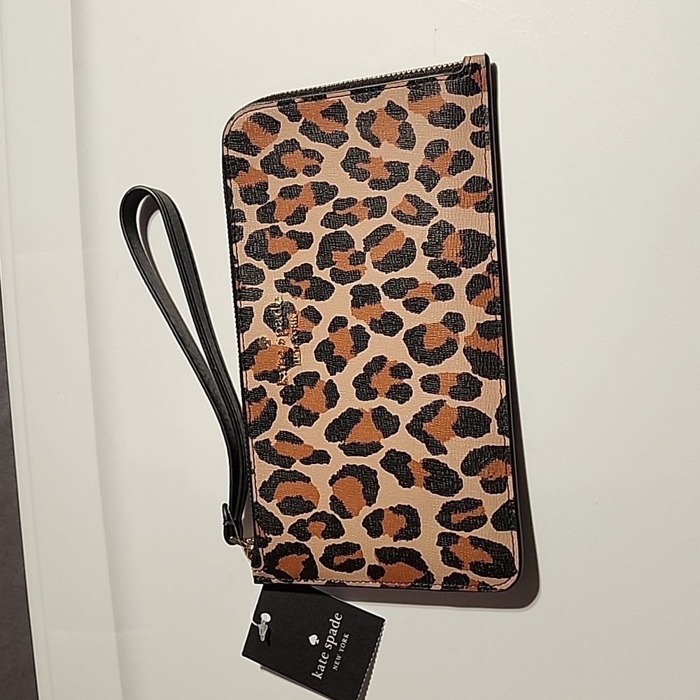 Kate Spade ♠️ leopard wristlet NWT